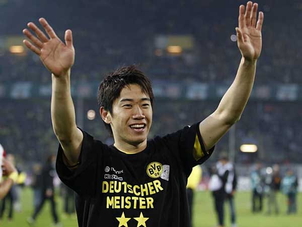 Vermutlich wird auch ein zweiter Meisterheld den BVB verlassen: Shinji Kagawa. Der Japaner träumt vom Wechsel in die englische Premier League. Nur in diesem Sommer können die Dortmunder mit dem einstigen 350.000-Euro-Schnäppchen vom damaligen japanischen Zweitligisten Cerezo Osaka noch groß Kasse machen.