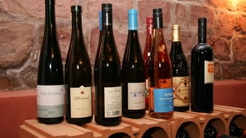 Wein-Fans können bei Wein-Experte Rudolf Hoffmann sicher sein, dass die Flaschen nach der Lieferung wohl temperiert sofort richtig gelagert werden. Die angebotene Auswahl hat uns überzeugt.