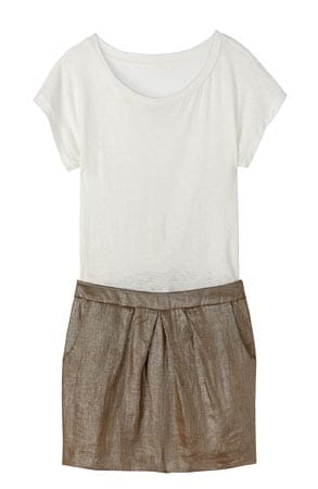Zwei Farben, ein Kleid: Two-tone heißt dieser Trend. Wer kräftige Schenkel hat, trägt ein Modell mit dunkler Farbe unten. Wer obenherum üppiger bestückt ist, schummelt dies mit dunklerem Oberteil schlanker. Zwei Farben, ein Kleid: Two-tone heißt dieser Trend. Wer kräftige Schenkel hat, trägt ein Modell mit dunkler Farbe unten. Wer obenherum üppiger bestückt ist, schummelt dies mit dunklerem Oberteil schlanker.