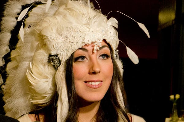 Die Niederlande haben sich 2012 für eine singende Pocahontas entschieden. Diese heißt richtig Joan Franka und ihr Lied “You And Me”. Ob die Lagerfeuerromantik ihres Country-Songs Anklang findet oder ob die 22-Jährige Federn lassen muss, ist wohl eine der spannendsten Fragen vor dem zweiten Halbfinale.