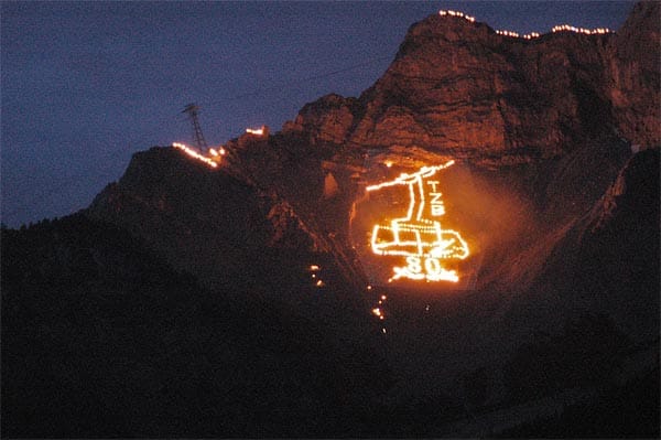 Spektakel: Sonnwendfeuer auf der Zugspitze