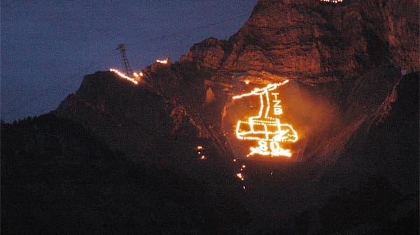 Spektakel: Sonnwendfeuer auf der Zugspitze