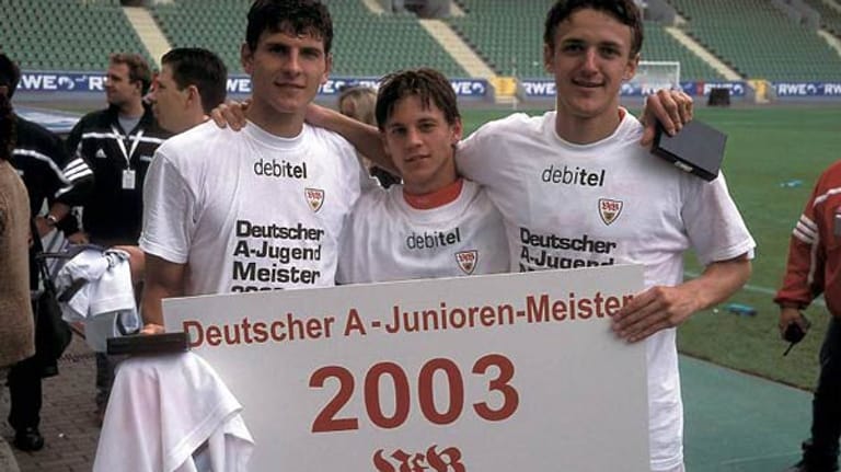 Im Jahr 2003 wird Mario Gomez (li.) Deutscher A-Jugend-Meister. Im Finale schlägt der VfB Stuttgart, unter anderem mit den heutigen Bundesliga-Profis Christian Gentner und Marco Caligiuri, Bayer Leverkusen mit 5:2. Gomez erzielt in der 86. Minute das 5:1.
