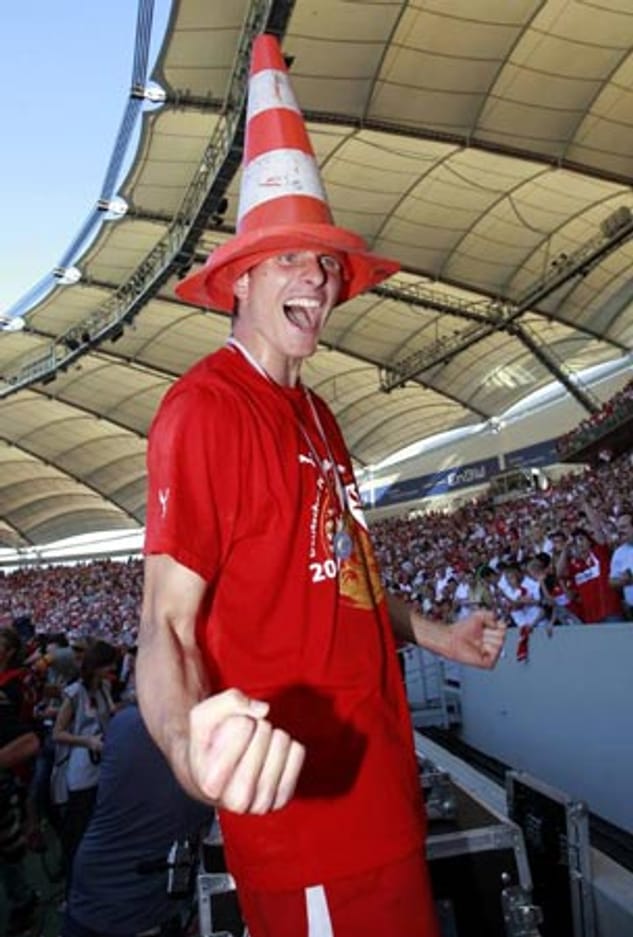 Im selben Jahr wird der VfB Stuttgart Deutscher Meister - auch dank Mario Gomez, der 14 Saisontreffer erzielt.