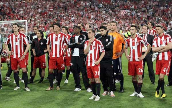 In seinem ersten Jahr in München gewinnt Gomez direkt das Double - die Krönung zum europäischen Champion bleibt aber aus. Im Finale der Champions League unterliegt der FC Bayern Inter Mailand mit 0:2.