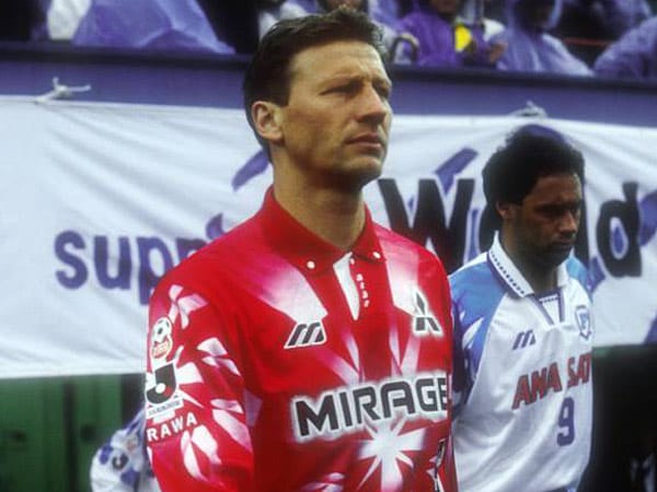 Im WM-Finale 1990 legte Guido Buchwald Argentiniens Superstar Diego Maradona an die Kette. Vom VfB Stuttgart ging es für den Defensiv-Spezialist 1994 zu den Urawa Red Diamonds. Zehn Jahre später heuerte Buchwald dort auch als Trainer an.