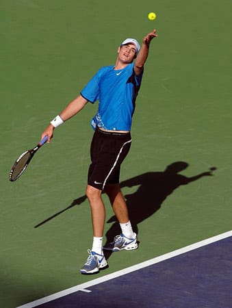 Ein Aufschlag-Riese ist auch John Isner – im wahrsten Sinne des Wortes. Mit 2,07 Meter gehört der US-Amerikaner zu den größten Spielern im Tennis-Zirkus.