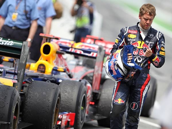 Zufriedenheit sieht anders aus. Weltmeister Sebastian Vettel wird in Barcelona nur Sechster.