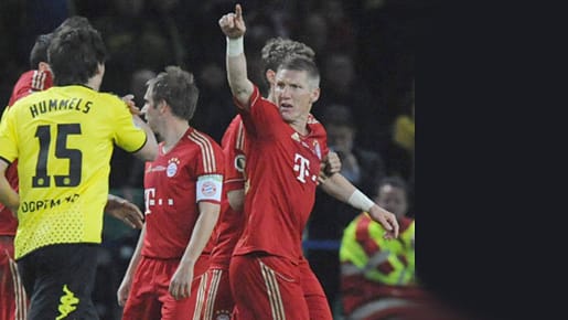 Mats Hummels legt sich mit Bastian Schweinsteiger an.