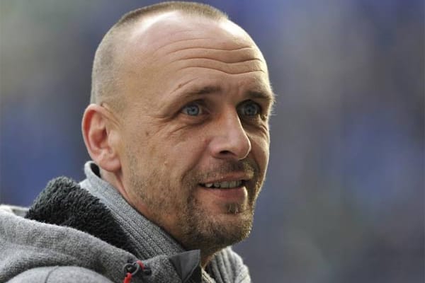 Holger Stanislawski soll den 1. FC Köln zurück in die Bundesliga führen.