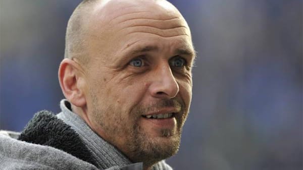 Holger Stanislawski soll den 1. FC Köln zurück in die Bundesliga führen. Holger Stanislawski soll den 1. FC Köln zurück in die Bundesliga führen.