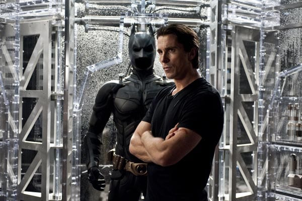Mit "The Dark Knight Rises" beendet Ausnahmeregisseur Christopher Nolan seine Batman-Trilogie. Da auch Hauptdarsteller Christian Bale nicht mehr für eine Fortsetzung zur Verfügung steht, wird die "Dark Knight"-Saga also unwiderruflich enden. Und das tut sie mit einem Knaller.