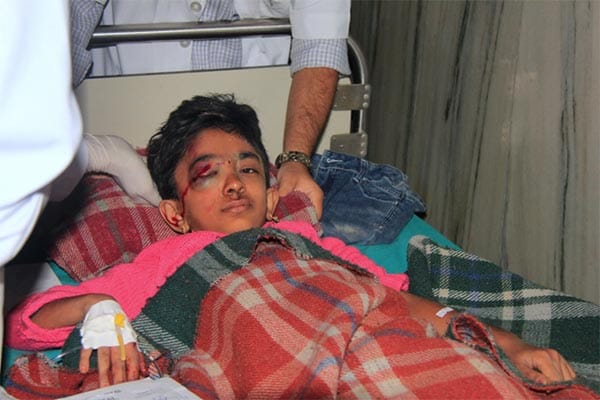 Es grenzt an ein Wunder: Dieser kleine Junge hat den Absturz im Himalaya überlebt. Es grenzt an ein Wunder: Dieser kleine Junge hat den Absturz im Himalaya überlebt.