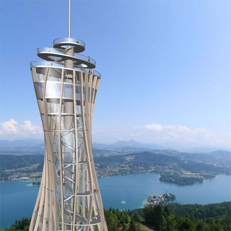 Aussichtsturm Pyramidenkogel: Aussicht pur genießt man aus 905 Metern Höhe. Der Turm bietet einen einzigartigen Rundblick über Kärnten und seine schöne Seenlandschaft wie dem Wörthersee oder dem 4-Seental Keutschach.