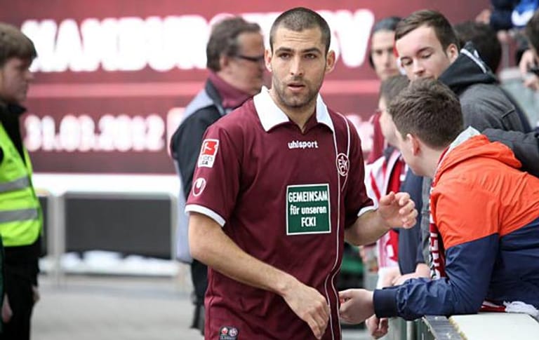26. Februar 2012: Iltay Shechter vom 1. FC Kaiserslautern wird einen Tag nach dem 0:4 gegen Mainz auf dem Trainingsgelände von einer zehnköpfigen Gruppe aus dem eigenen Anhang antisemitisch beleidigt, einige zeigen dem israelischen Stürmer den Hitlergruß.