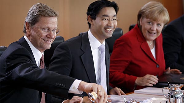 Über mehr Geld können sich möglicherweise bald die Minister und die Kanzlerin freuen