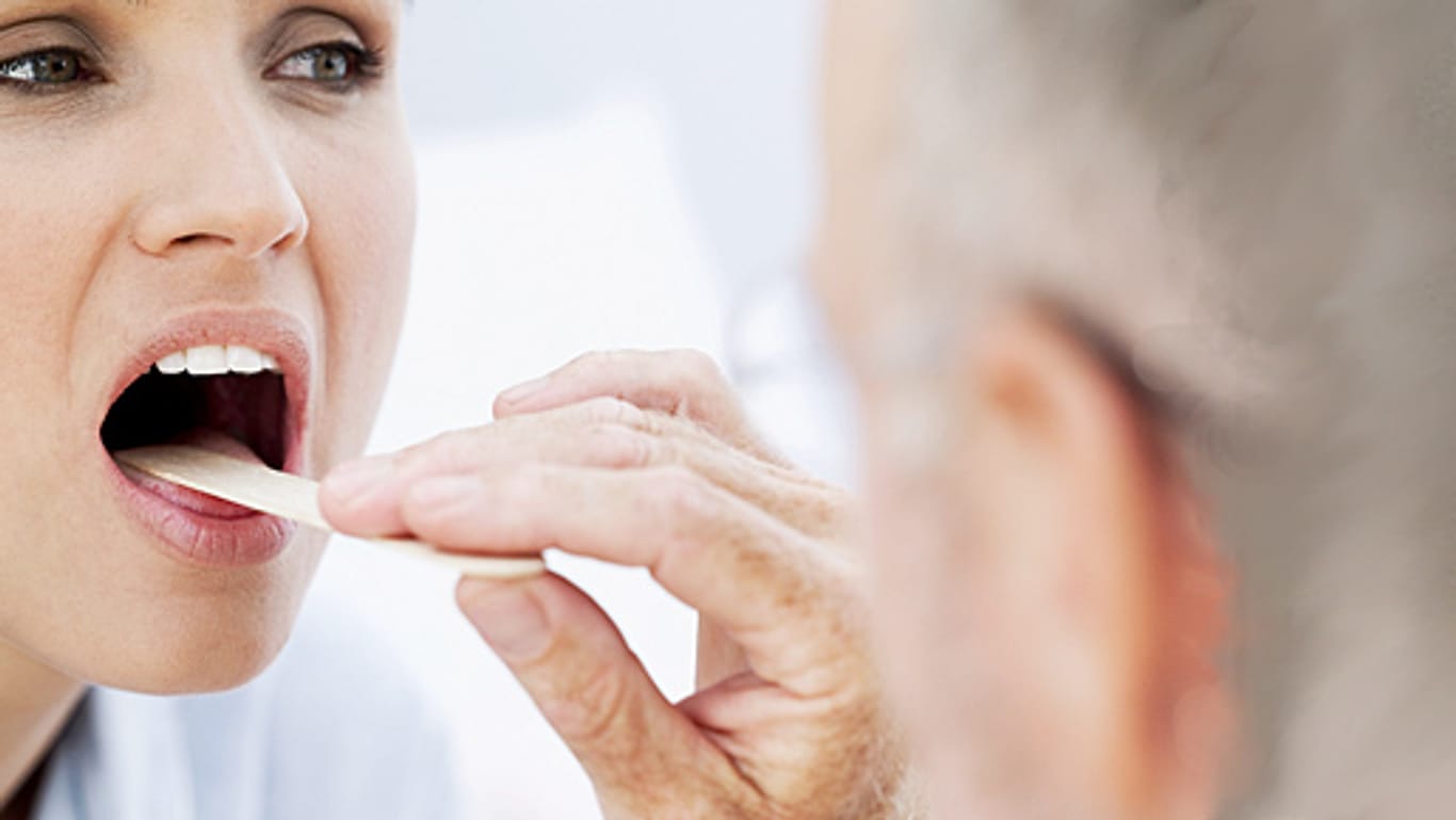 Pilzinfektionen im Mund sollten sofort behandelt werden.