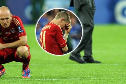 Robben und Schweinsteiger, in der Mitte Trainer Heynckes: Die Bayern können die Niederlage nicht fassen.