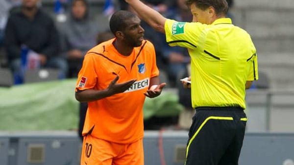 Ryan Babel und die Schiedsrichter: Nach seiner Gelb-Roten Karte im Auswärtsspiel mit 1899 Hoffenheim bei Hertha BSC fühlte sich der Holländer ungerecht behandelt und hatte seine ganz spezielle Meinung über Schiedsrichter Thorsten Kinhöfer. Via twitter machte sich Babel Luft: "Der Referee war auf Drogen"