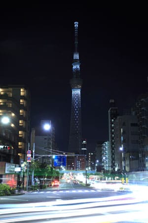 Zum Stolz der Japaner übertrifft ihr Tokyo Skytree damit Chinas 600 Meter hohen Canton Tower in Guangzhou.