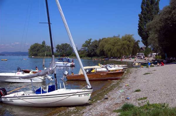 Keine Seltenheit auf Reichenau: eine verschwiegene Bucht, Wasser so türkisblau wie in der Karibik, und Fische schlängeln sich durchs Schilf.