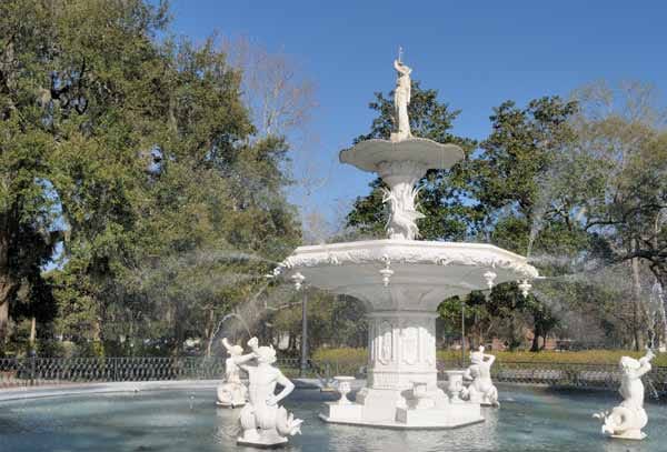 Im "Forsyth Park" sprudelt die große Fontäne, die dem berühmten Springbrunnen am "Place de la Concorde" in Paris nachgebildet wurde.