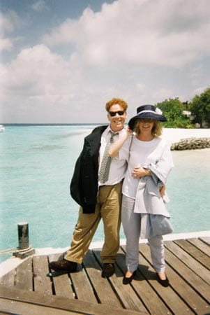 Kate und John während ihrer Flitterwochen auf den Malediven. John Greene (45), Rettungssanitäter und Stuntman, hatte nie Zweifel, dass Kates Liste ein unglaubliches Geschenk war.