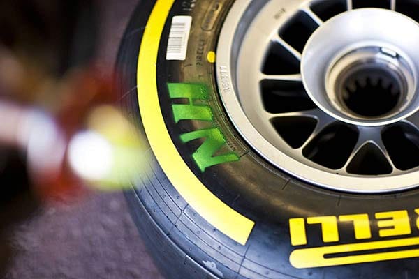 Davon braucht auch Nico Hülkenberg vier Stück: die Reifen von Hersteller Pirelli.