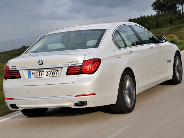 Der BMW 7er Facelift startet bei 74.900 Euro für den 258 PS starken BMW 730d.