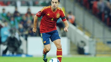 Xavi, Spanien: Der Mittelfeldspieler vom FC Barcelona hat in den letzten Jahren alles gewonnen. Welt- und Europameister mit Spanien, dazu Titel en Masse mit seinem Klub. Der Stratege gibt in der Elf der Iberer den Takt vor und ist ein Schlüsselspieler.