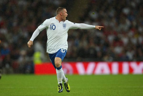 Wayne Rooney, England: Die Hoffnungen der Three Lions ruhen zum Großteil auf den Schultern von Wayne Rooney. Der bullige Stürmer von Manchester United gehört seit Jahren zur Weltklasse. Mit der englischen Nationalmannschaft war bei den letzten Turnieren allerding immer schon frühzeitig Schluss. Das könnte auch diesmal so sein, schließlich fehlt Rooney aufgrund einer Rotsperre in den ersten beiden Matches.
