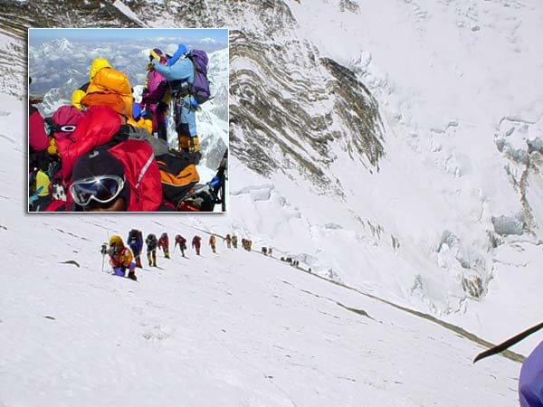 Faszination Höhenbergsteigen : Insbesondere der Mount Everest zieht alljährlich Hunderte Bergsteiger an