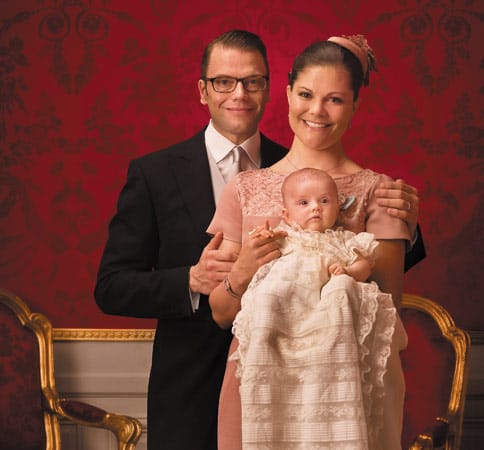 Victoria von Schweden und Gatte Daniel präsentieren auf den offiziellen Taufbildern perfekt ihre Tochter Estelle.
