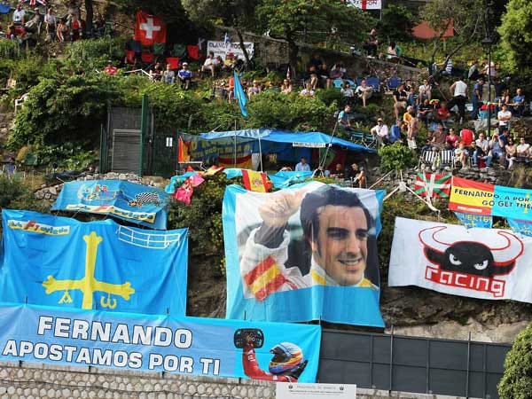 Aber auch Fernando Alonso hat viele Fans in Monaco.