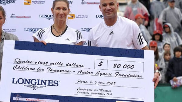 Seit Oktober 2001 ist Agassi mit Deutschlands Tennislegende Steffi Graf verheiratet. Mit ihr hat er zwei Kinder. Heute schwingt der Amerikaner den Schläger nur noch für seine "Andre Agassi Foundation", um Geld für hilfebedürftige Kinder zu sammeln.