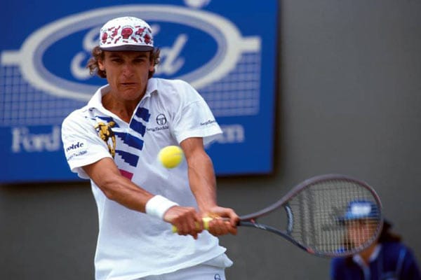 Mats Wilander führte die Rangliste 20 Wochen an. In seiner Laufbahn gelangen ihm sieben Grand-Slam-Siege und weitere 26 Einzeltitel. Sein Davis-Cup-Viertelfinale 1982 gegen John McEnroe ging mit einem 6 Stunden und 22 Minuten langen Fünfsatz-Marathon, den Wilander verlor, in die Geschichtsbücher ein. Bei den French Open 1995 wurde Wilander positiv auf Kokain getestet, woraufhin er später für drei Monate gesperrt wurde. 1996 trat Wilander schließlich als Tennisprofi zurück.