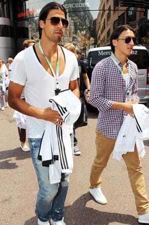 Und auch die Königlichen geben sich im Fürstentum die Ehre: Sami Khedira und Mesut Özil bei der Ankunft im Monaco.