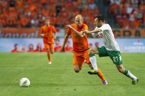 Niederlande: Spanien und Deutschland scheinen einen Tick stärker zu sein, aber dahinter lauern die Niederlande. Wenn sie ihre latenten Abwehrprobleme in den Griff kriegen, ist alle möglich. Titelchance: **** Niederlande: Spanien und Deutschland scheinen einen Tick stärker zu sein, aber dahinter lauern die Niederlande. Wenn sie ihre latenten Abwehrprobleme in den Griff kriegen, ist alle möglich. Titelchance: ****