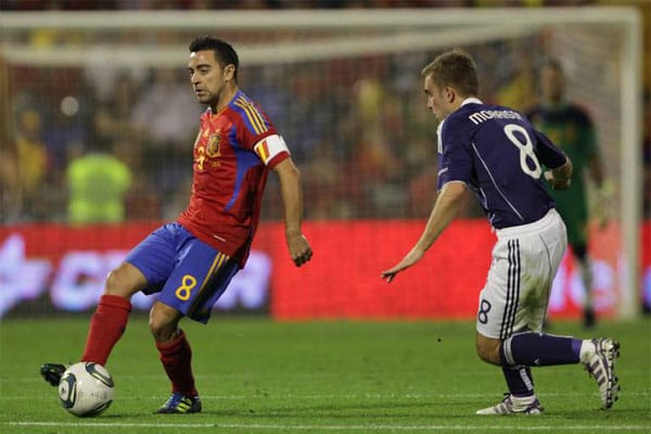 Spanien: Der amtierende Welt- und Europameister geht als Top-Favorit ins Turnier. Die große Frage lautet: Haben die Weltstars um Xavi, Casillas und Xabi Alonso den nötigen Biss für den dritten Coup binnen vier Jahren? Wenn ja, führt der Weg zum Titel nur über Spanien. Titelchance: ***** Spanien: Der amtierende Welt- und Europameister geht als Top-Favorit ins Turnier. Die große Frage lautet: Haben die Weltstars um Xavi, Casillas und Xabi Alonso den nötigen Biss für den dritten Coup binnen vier Jahren? Wenn ja, führt der Weg zum Titel nur über Spanien. Titelchance: *****