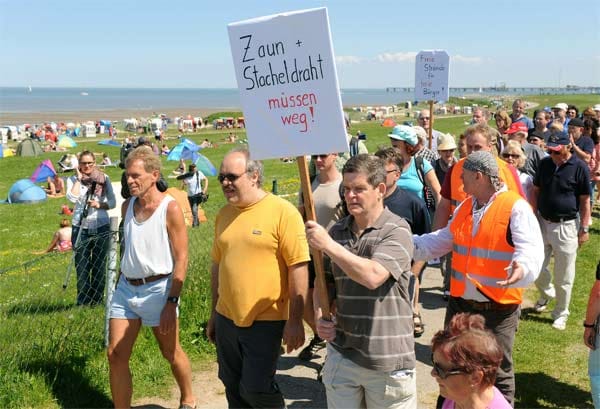 Demonstranten in Hooksiel