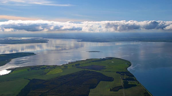 Viel Fläche für wenig Menschen: Mit rund 4200 Hektar ist Ummanz die fünftgrößte deutsche Ostseeinsel, doch angesichts von nur 274 Einwohnern eines der am dünnsten besiedelten Gebiete der Bundesrepublik.