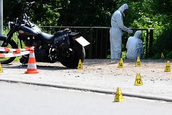 Die Spurensicherung der Polizei am Tatort in Bottrop