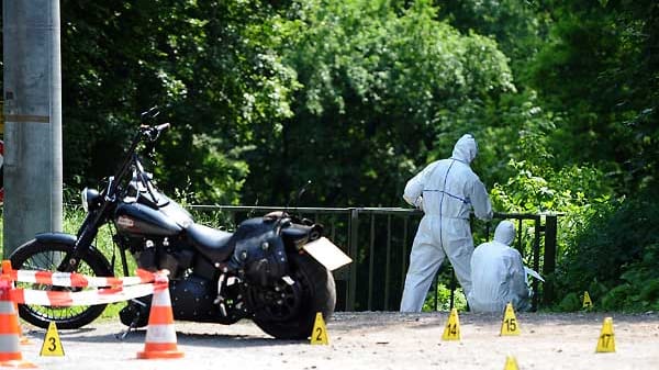 Die Kleidung des Toten lässt auf eine Mitgliedschaft in der Rockergruppe "Bandidos" schließen.