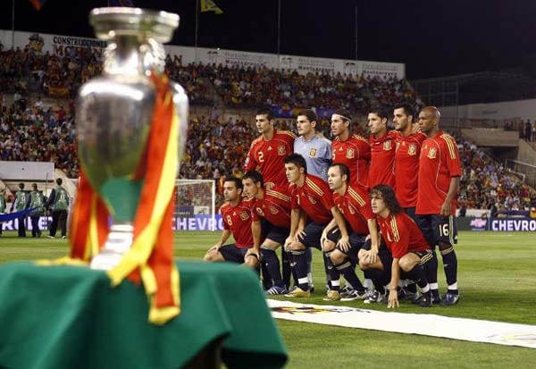 Der Weg zum Titel ist "steinig und schwer": Davon kann Spanien ein Lied singen. Denn bis zum Titel im Jahre 2008 musste kein Sieger jemals so viele Spiele absolvieren wie der amtierende Meister - zwölf Qualifikations- und sechs Endrundenspiele.