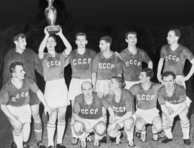 Dagegen hatte die UdSSR bis zum Titel 1960 ein leichtes Spiel: Nach zwei Qualifikations- und zwei Endrundenspielen war sie Europameister.