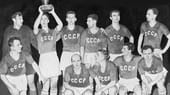 Dagegen hatte die UdSSR bis zum Titel 1960 ein leichtes Spiel: Nach zwei Qualifikations- und zwei Endrundenspielen war sie Europameister.