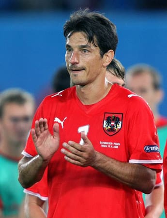 Ältester EM-Torschütze war im Jahre 2008 der Österreicher Ivica Vastić. Als damals 38-Jähriger traf er bei seiner Heim-EM im Spiel Österreich gegen Polen.