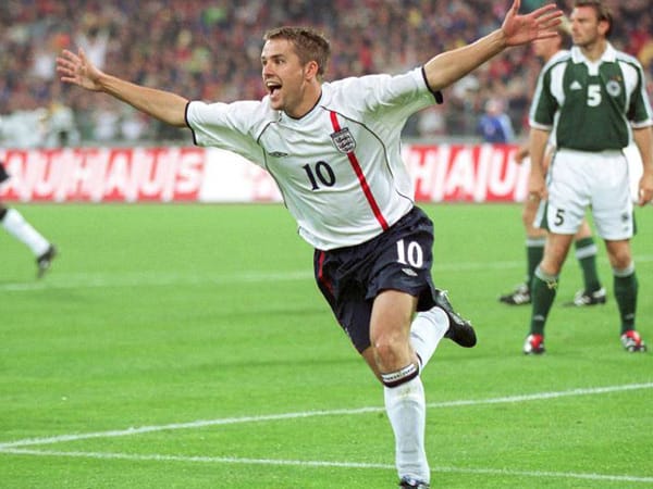 Richtig blamabel wird es dann erst wieder 2001. Im WM-Qualifikationsspiel gegen England kassiert die deutsche Nationalmannschaft ein 1:5 in München. Dreifacher Torschütze dabei ist Michael Owen. Eine bittere Rache der "Three Lions" für den 1:0 Auswärtssieg der DFB-Elf im Hinspiel in England.