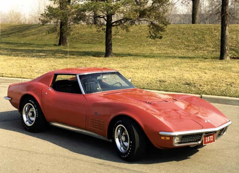 Gerade bei Sportwagen sind lange Ahnengalerien beliebt - hier eine alte Corvette "Sting Ray".