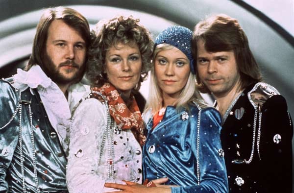 Den Durchbruch schaffte ABBA mit der Teilnahme am Grand Prix Eurovision De La Chanson im Jahr 1974 in Brighton. Mit "Waterloo" siegten die vier souverän und wurden so über Schweden hinaus international bekannt.